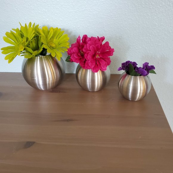 Stainless steel Rustproof Orb Planters, Indoor/outdoor 3 1/2", 4", 5" - Picture 3 of 4